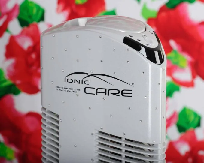 Čistička vzduchu Ionic-CARE v detaile, perleťovo biela farba zdobená kryštálmi