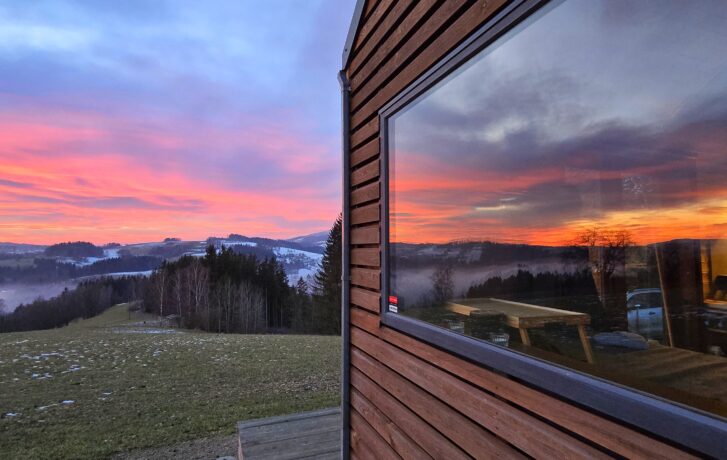 Neposeda při západu slunce v Jizerských horách.