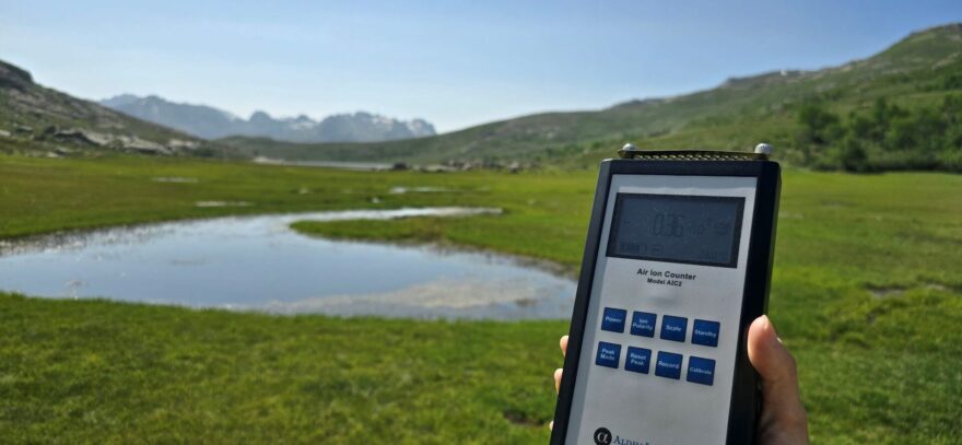 Lovci iónov pri Lac de Nino na Korzike merania pri tône.